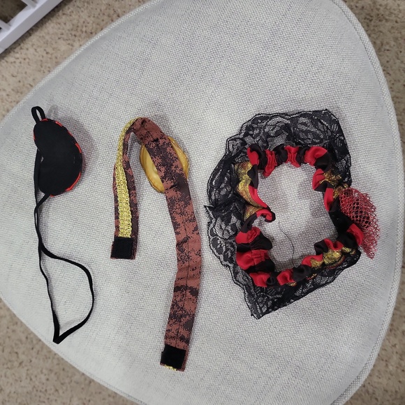 pirate costume - size small - Picture 5 of 6